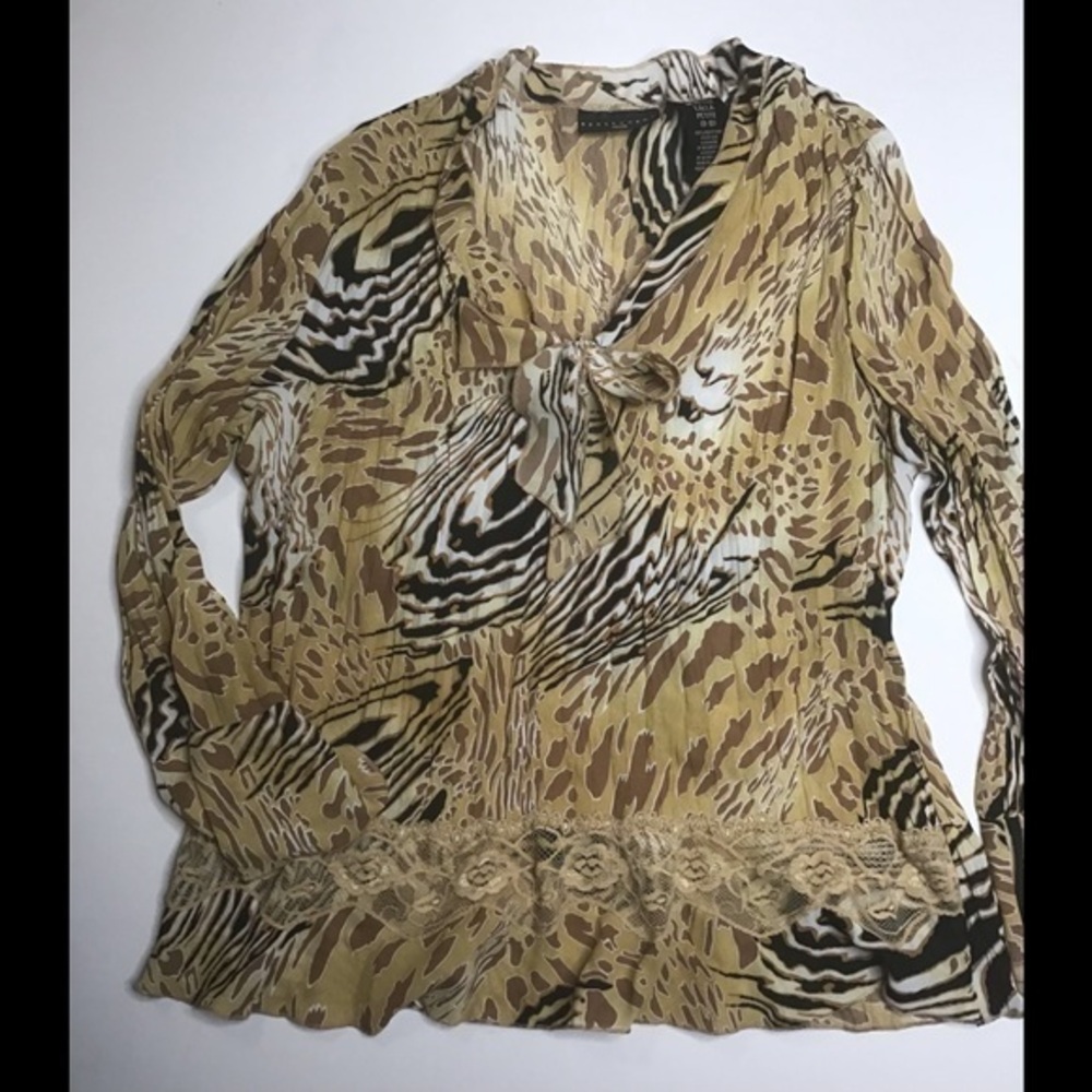 Apostrophe Animal Print Top Size Medium Petite